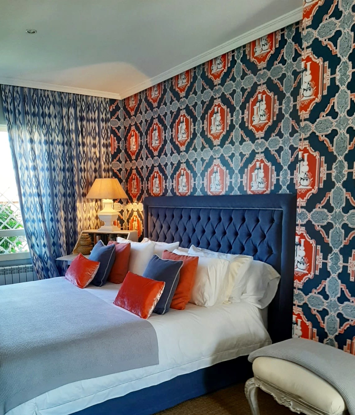 Learn how to make the most of small spaces with functional and stylish decorating solutions.